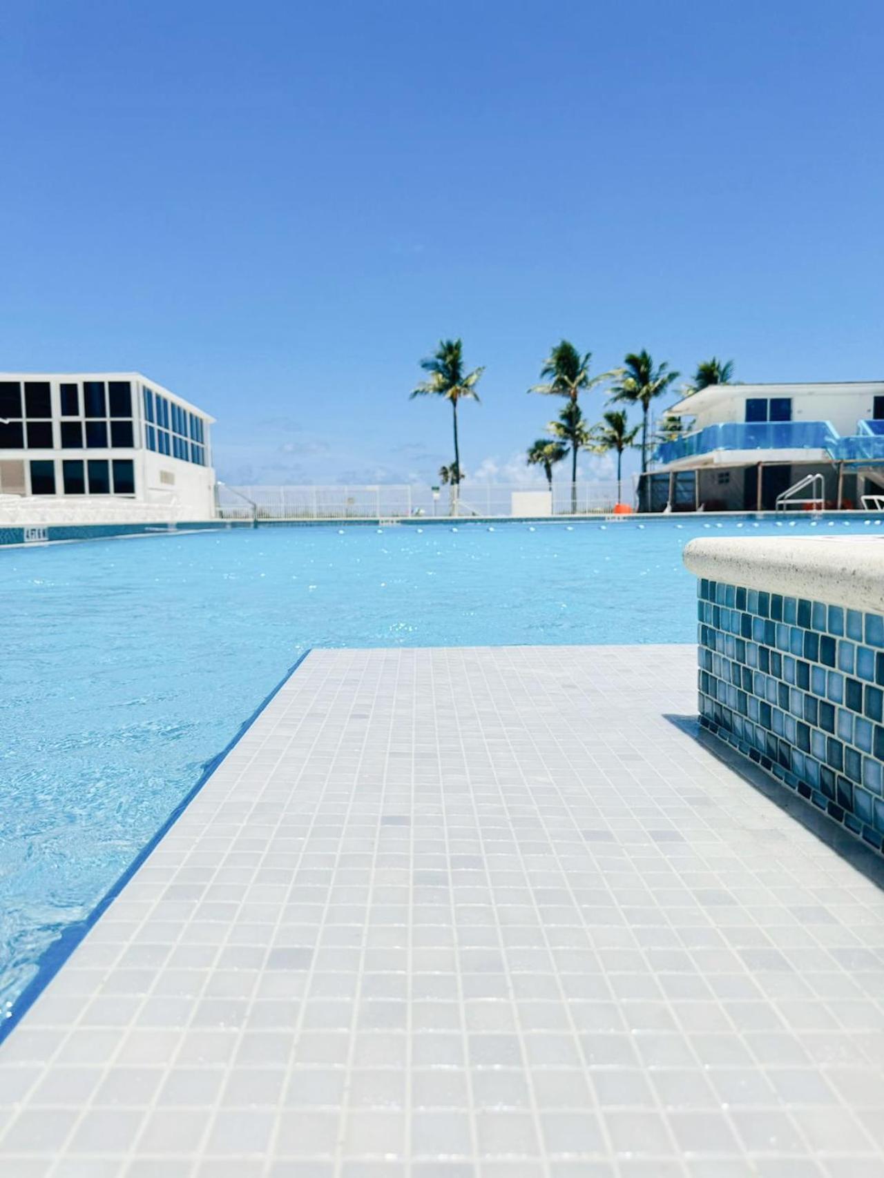 Castle 828 Oceanfront View With Balcony, Pool, Tennis, Beach Access And Free Parking! Miami Beach Exteriör bild
